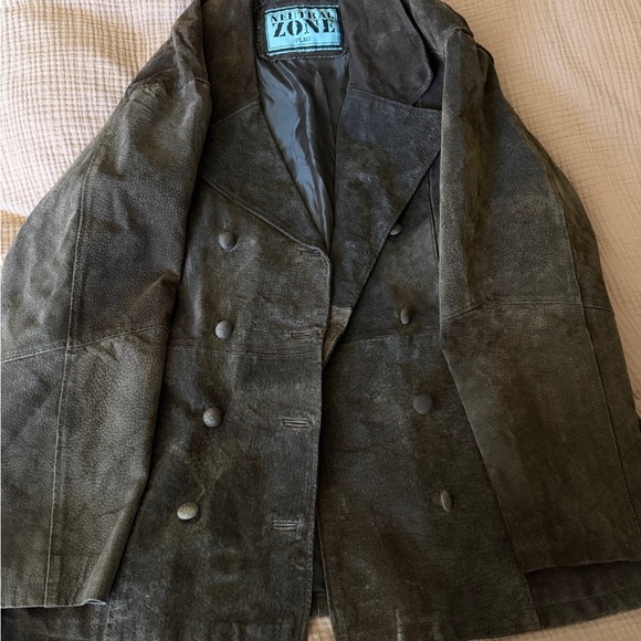 Vintage Women's Brown Suede Jacket - Picture 2 of 5